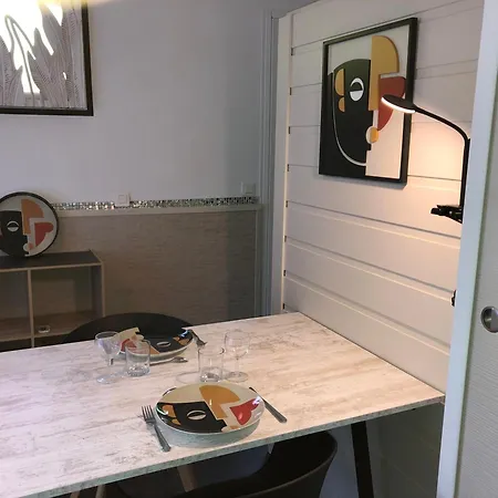 Chambre Indépendante Avec Jardinet